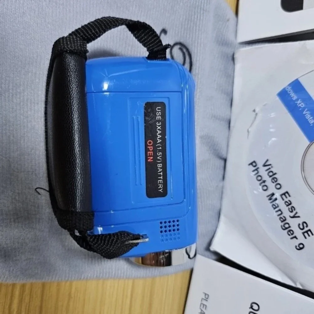 Working Jazz Compact Digital Camera recorder x4 Optical Zoom Built-in Flash